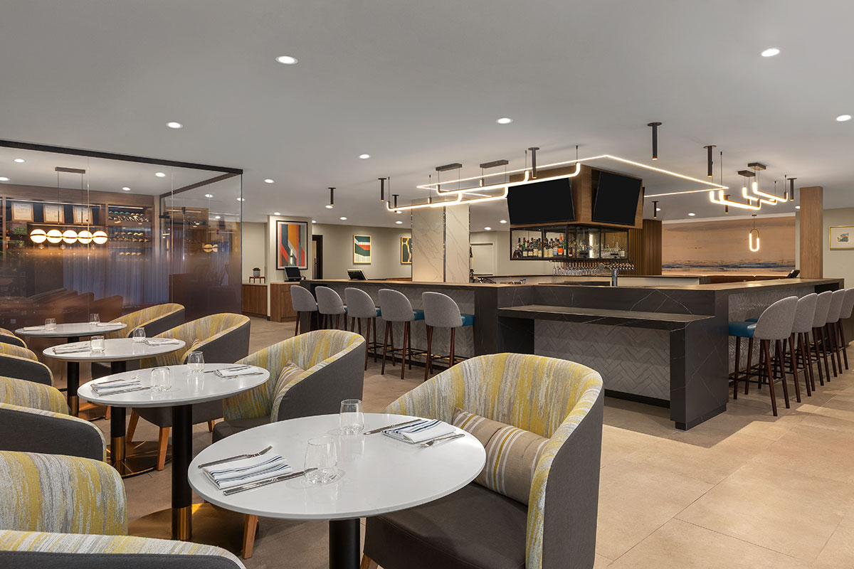Holiday Inn & Suites Vancouver Downtown Amber Road Restaurant and Lounge